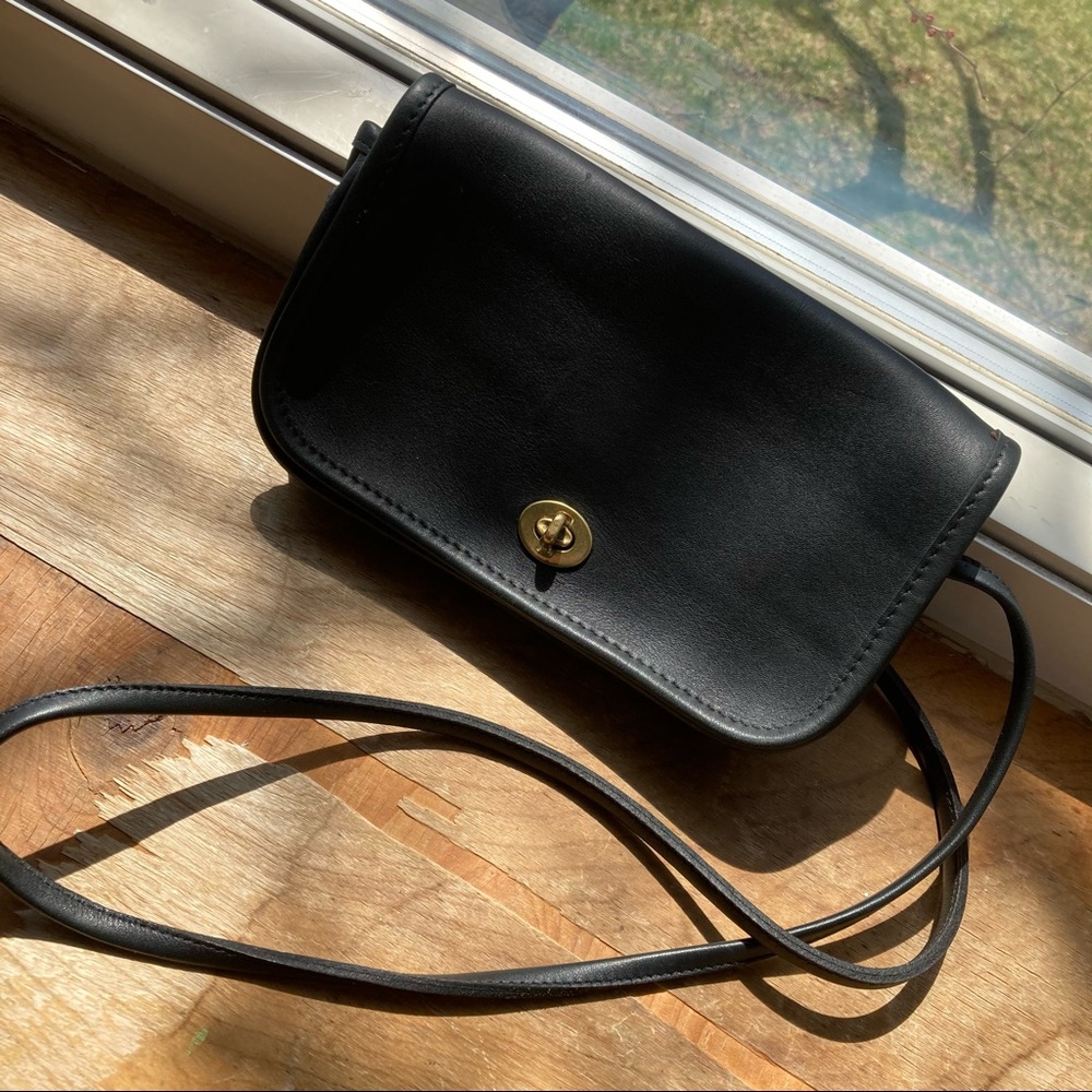80’s VINTAGE Coach “Dinky” Crossbody Bag